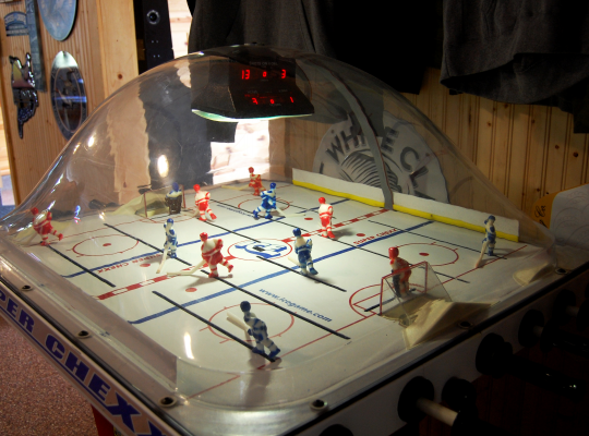 saukinac-hockey-arcade-game.jpg